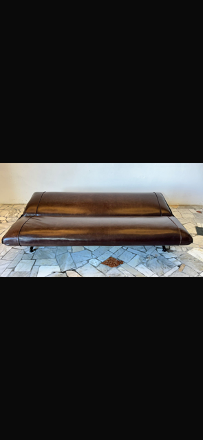Leather sofa / 5.500 Euro