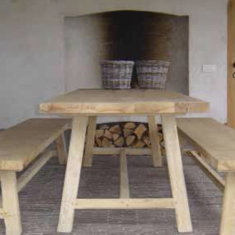 Country Table / Price on demand / Only for indoor